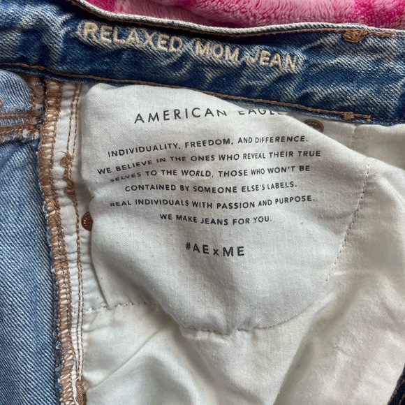 Relaxed Ripped Mom Jean - Picture 6 of 6